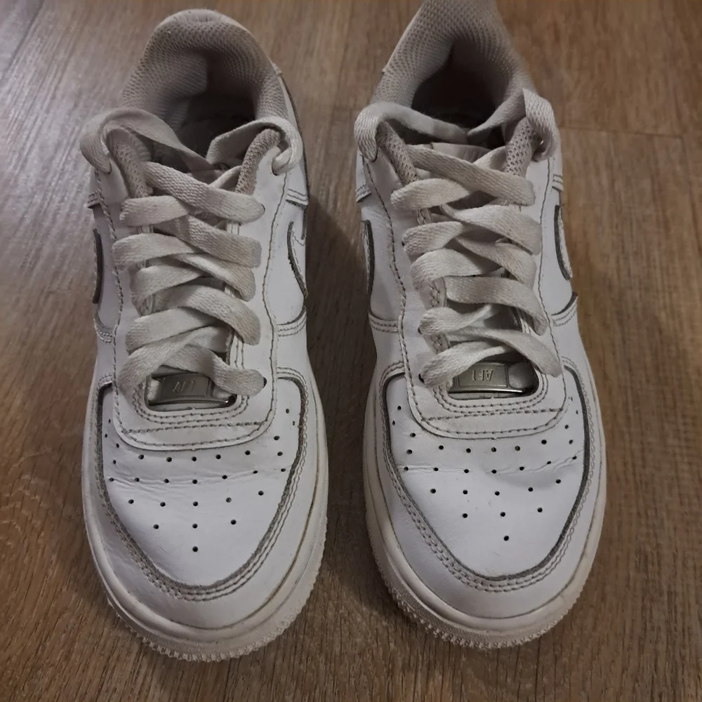 Nike Air Force 1 Triple White Kids Athletic Sneakers Classic Low-Top Size 2Y